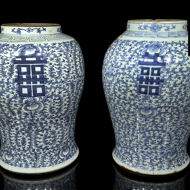 Pair of Chinese blue and white tibor, Qing dynasty