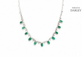 18 kt white gold necklace with emerald and diamonds