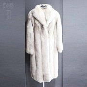 Long white fox fur coat. - 1