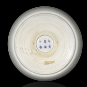 Pequeño plato de porcelana con dragón, con marca Kangxi