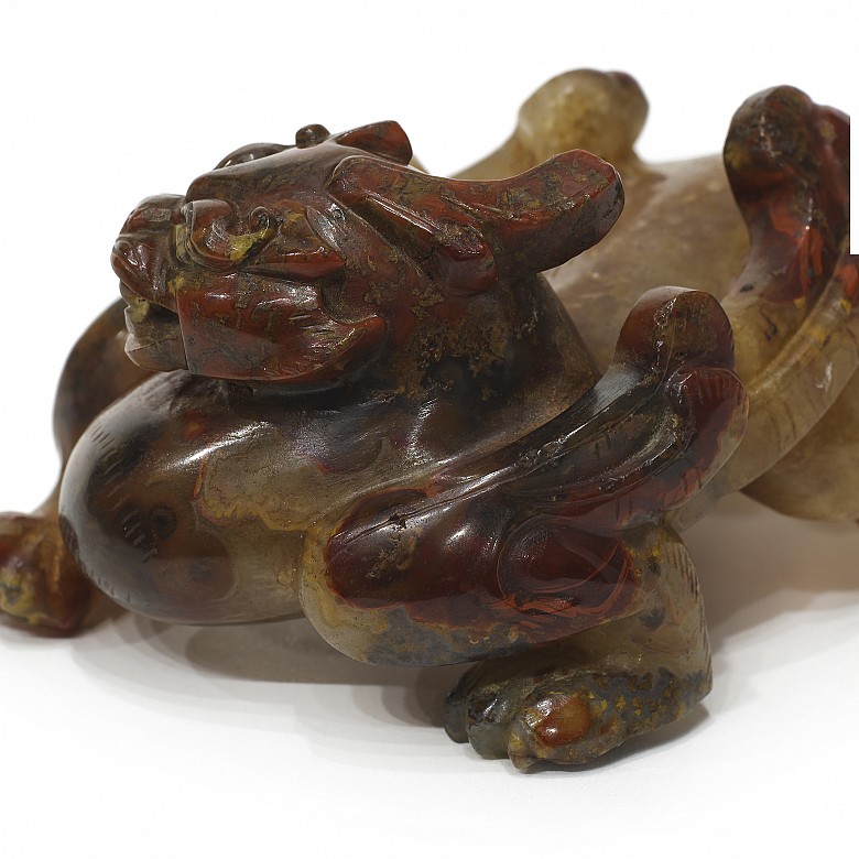 Carved agate figure, Xizhen style, Han dynasty.