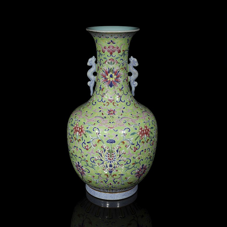 Enamelled porcelain and dragon's ear vase, Qing dynasty