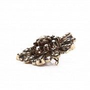 Antique metal brooch with diamonds. - 4