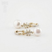 Pearl earrings in 18k yellow gold and diamonds. - 1