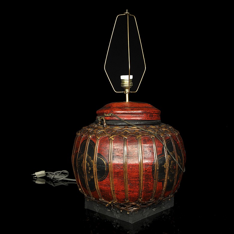 Lámpara formada por un recipiente de arroz, Asia, S.XX