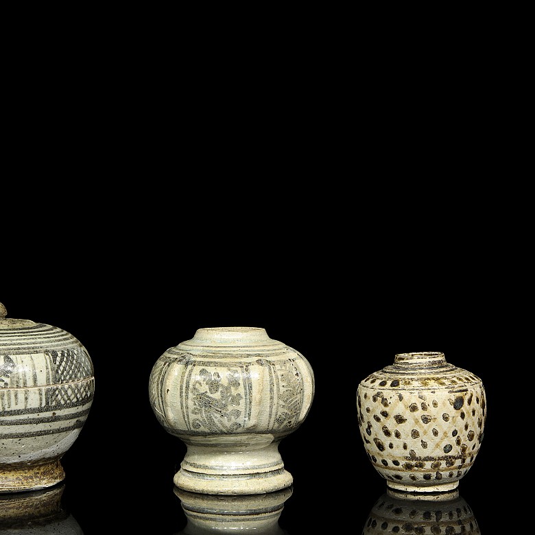Lot of vessels with glazed decoration, Sawankhalok, 14th-16th centuries - 3