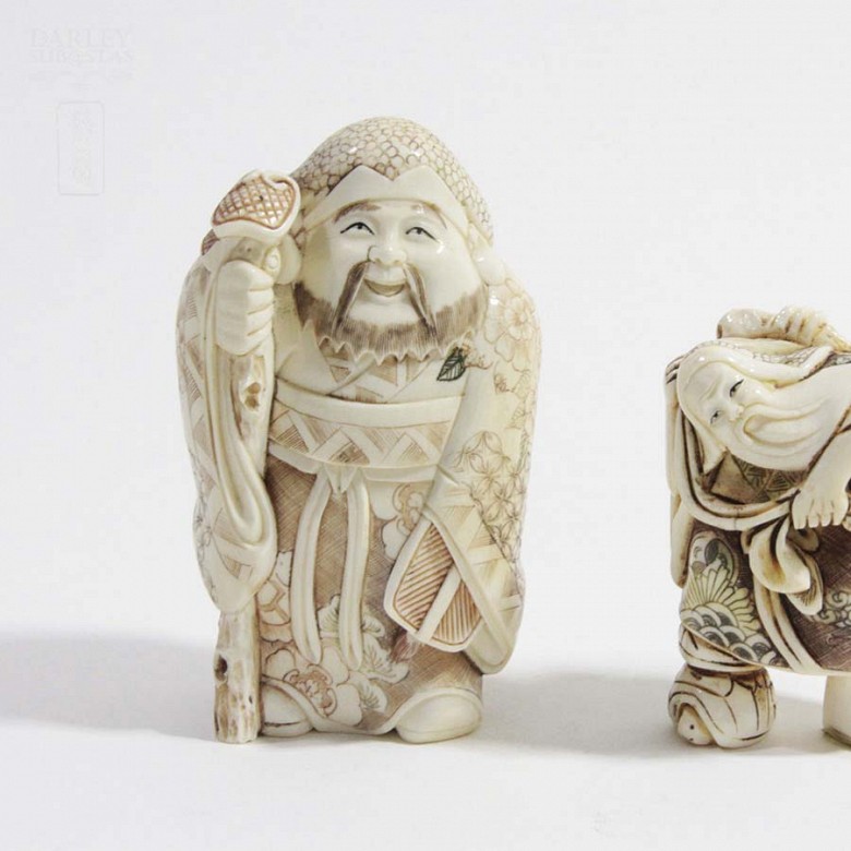 Two figures of Japanese ivory - 9
