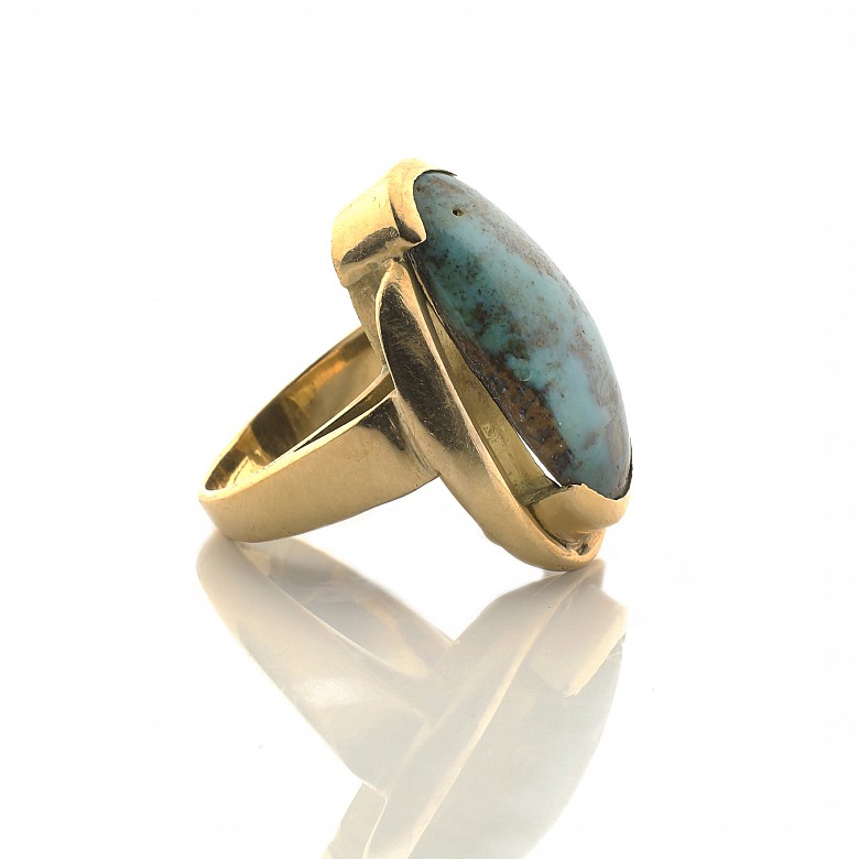 Ring in 18k yellow gold with natural turquoise