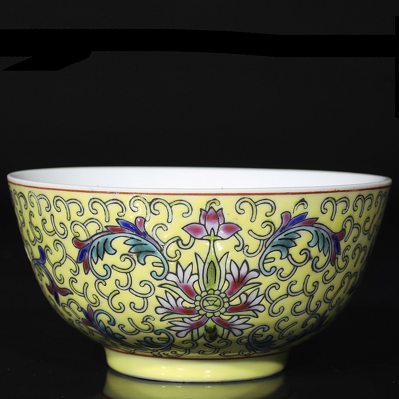 Four Chinese porcelain bowls, 20th century