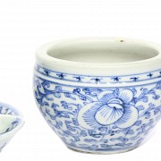 Lot of chinese blue and white porcelain.