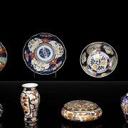 Group of Japanese Imari porcelain, 19th-20th century