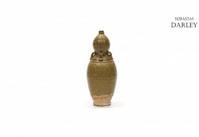 Botella de doble calabaza esmaltada de color oliva, siguiendo modelos de la dinastía Song.