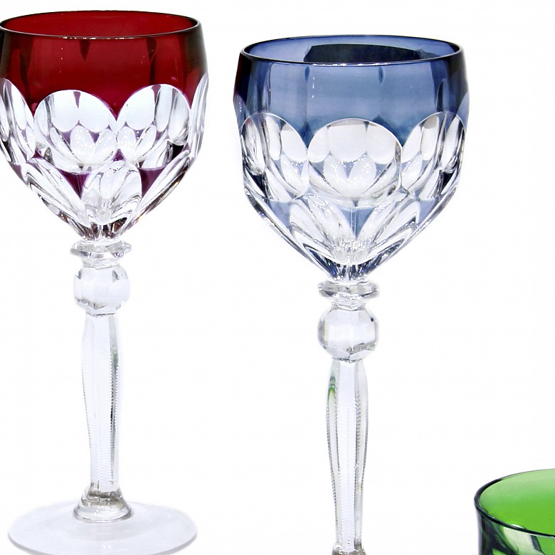 Tres copas y un vaso de vidrio tallado, S.XX - 2