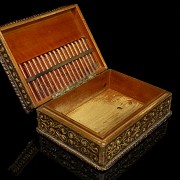 Cigarrera de madera y piel repujada, S.XX - 1
