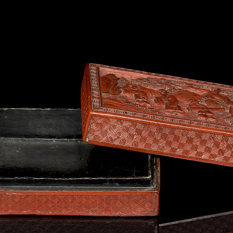 Caja rectangular de laca de cinabrio, dinastía Qing