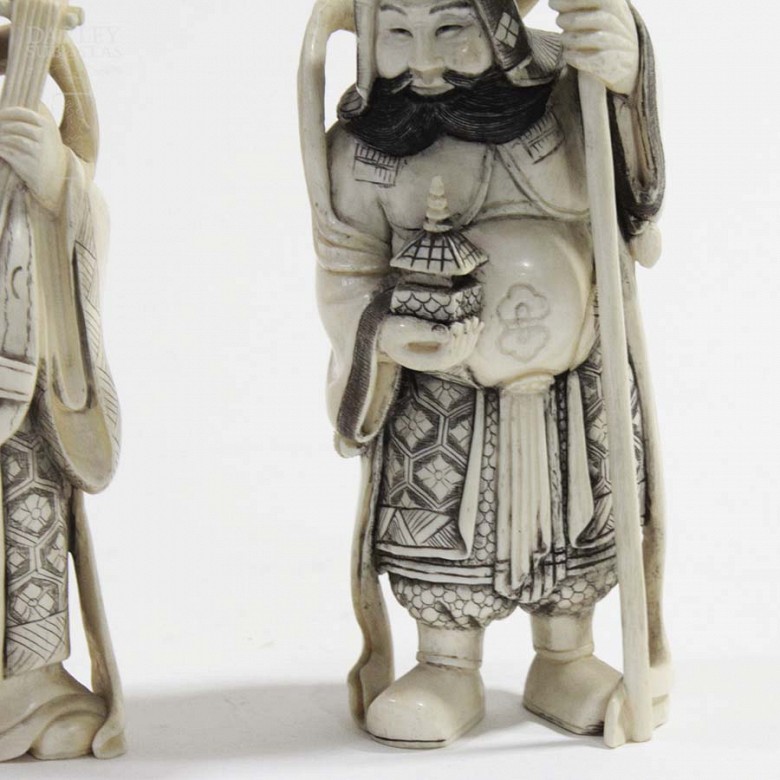 Two figures of Japanese ivory - 9