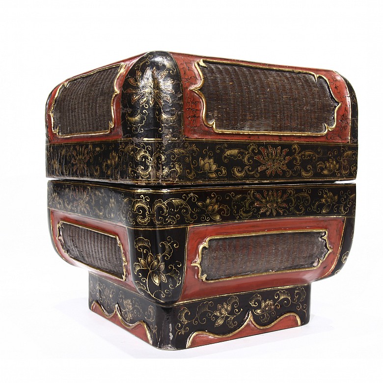Caja de bambú lacado, dinastía Qing.