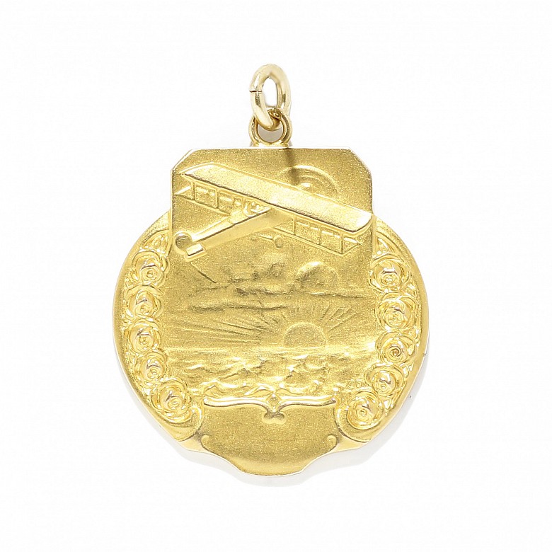 Antique 18 kt yellow gold medal