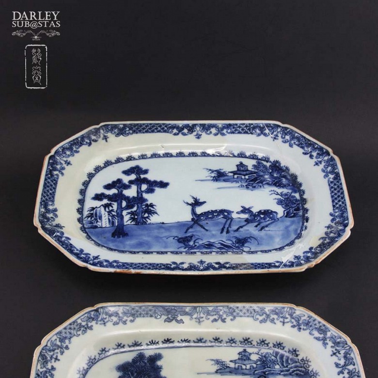 Dos bandejas chinas en porcelana, S. XVIII - 1
