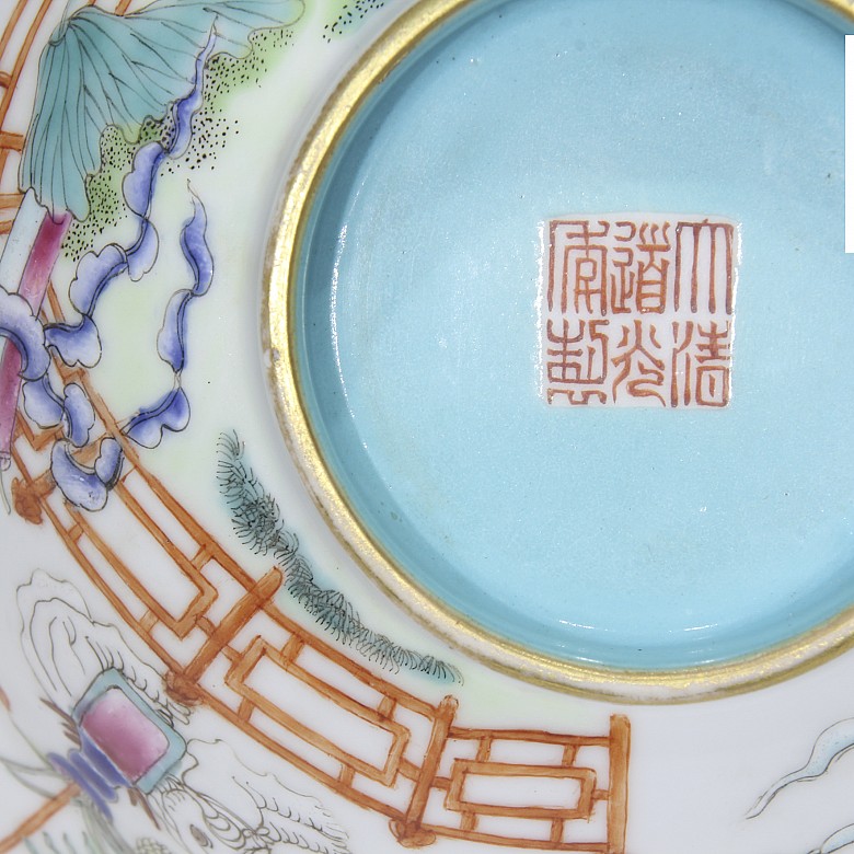 Cuenco esmaltado con tesoros, melocotones y murciélagos, con sello Daoguang.