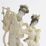 Couple of Chinese dancing figures - 8