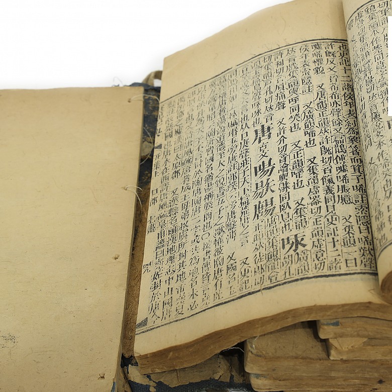 Libro antiguo chino con tapas, dinastía Qing