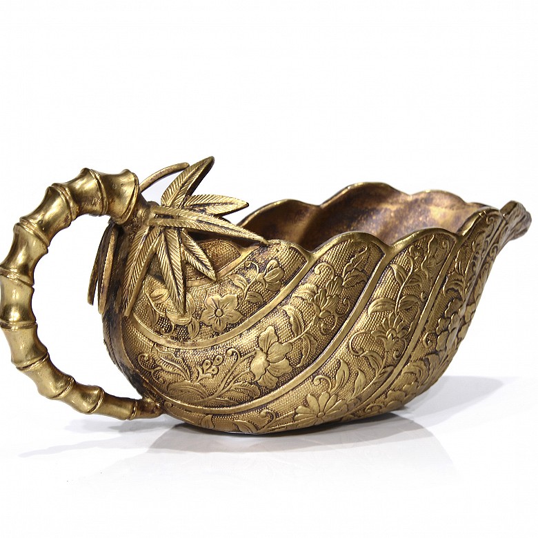 Gilded bronze cup, 20th century.