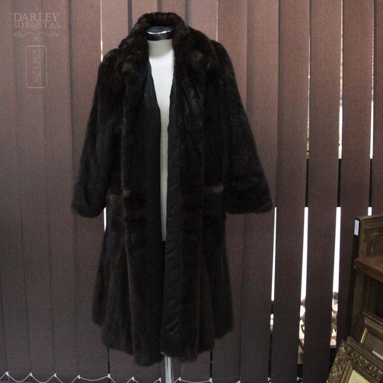 Beautiful dark brown mink fur coat of good quality. - 2