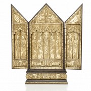 Altar religioso de estilo gótico, madera y hueso, S.XX