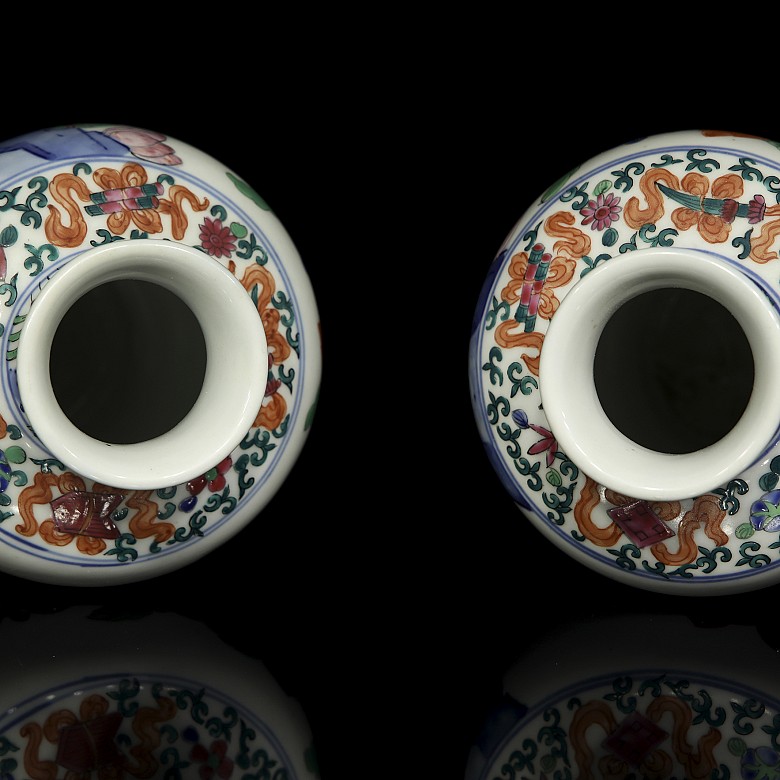 Pair of porcelain enamelled vases - 3