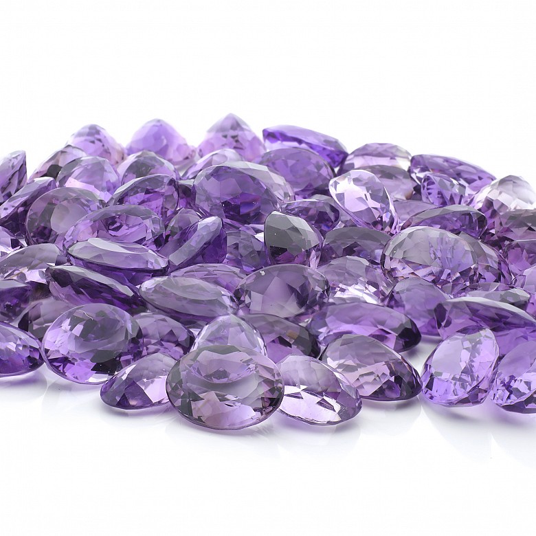 Lot of oval cut amethysts from 6 to 9 cts per piece