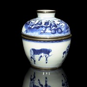 Bowl with lid, blue and white, China, 19th century