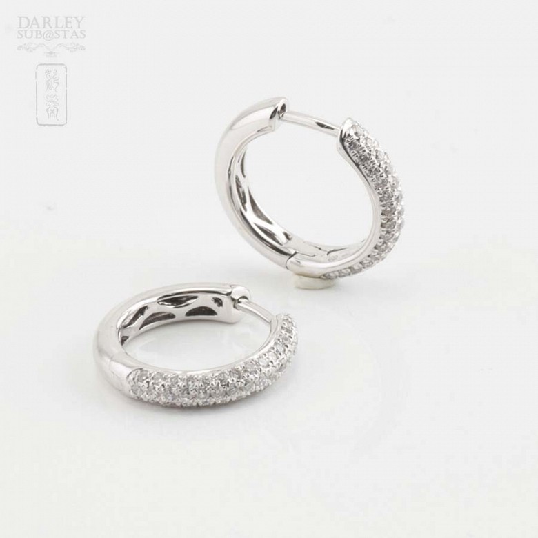 Earrings in 18k white gold and diamonds. - 3