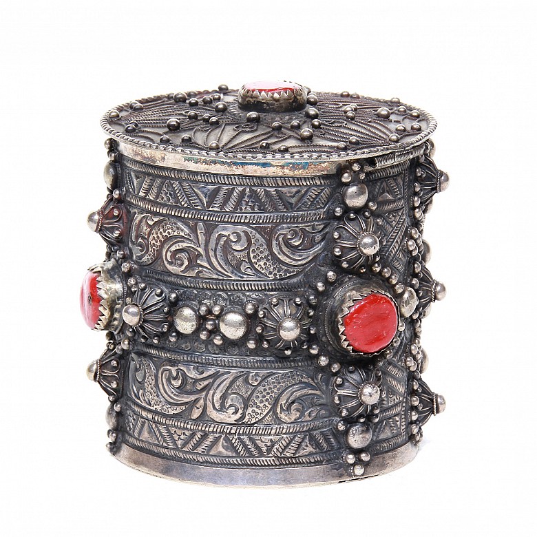 Silver box inlaid with hard stones, Indonesia, pps.s.XX
