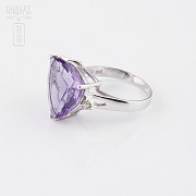 Ring with amethyst and diamonds in 18k white gold. - 1