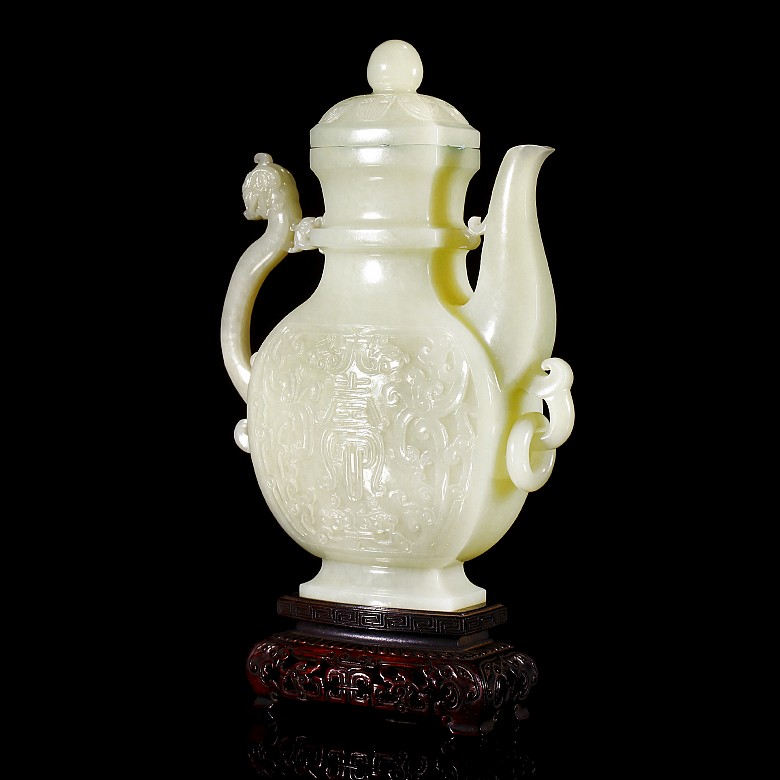 Elegante jarrón jade con tapa y peana, dinastía Qing