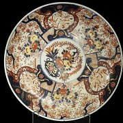 Dos platos de porcelana japonesa, Imari, S.XX - 3