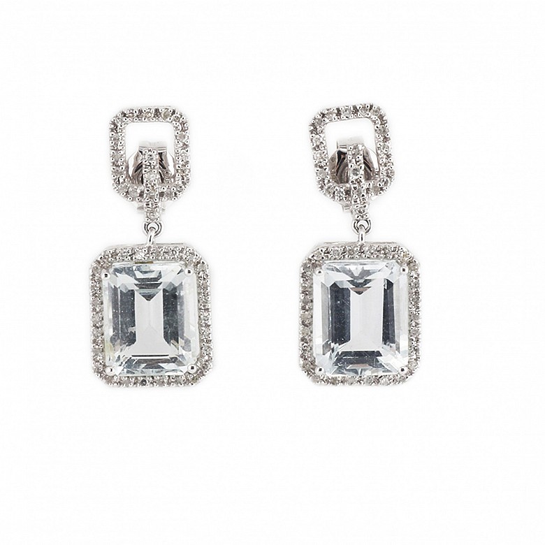 Earrings in 18k white gold with aquamarines and diamonds