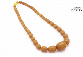 Necklace with diminishing amber beads.
