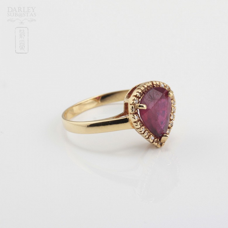 Ring with ruby ​​and diamonds in 18k yellow gold. - 2