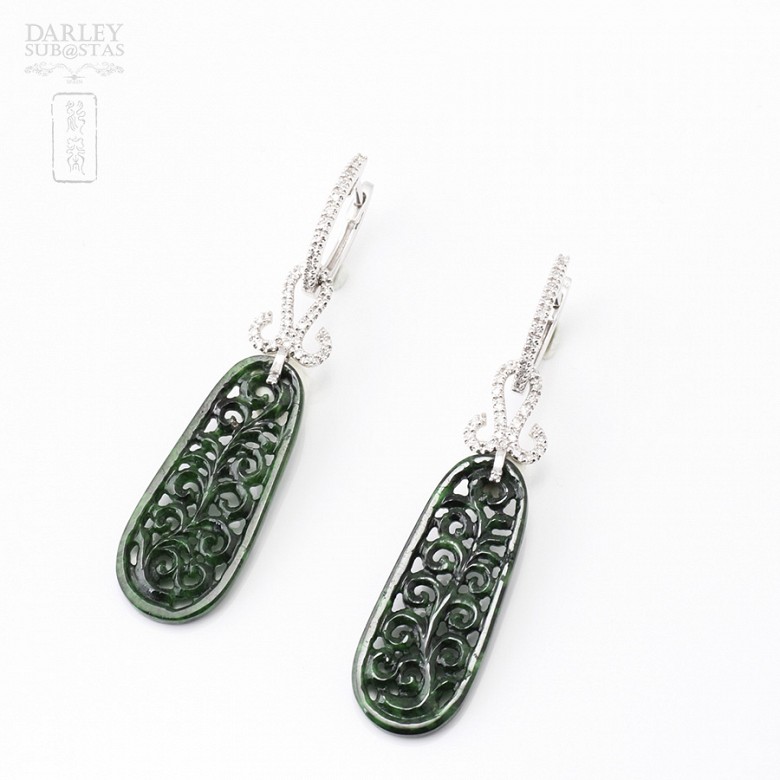Couple removable earrings in 18k gold with diamonds and jadeite