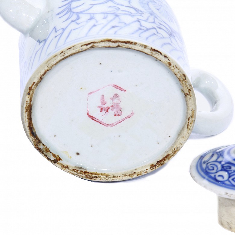 Couple of Chinese ceramics and milk pot, 18th century