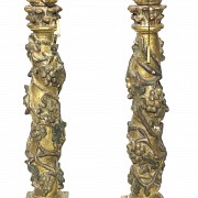Pareja de pequeñas columnas, con lámpara, S.XVIII