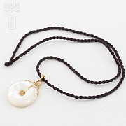 Pendant in 18k yellow gold and natural mother-of-pearl - 3