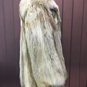 Bonito chaquetón de piel de coyote - 2