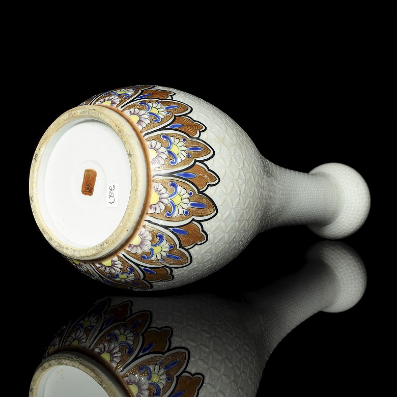 Japanese porcelain glazed vase. 20th Century