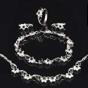 Conjunto de collar, pulsera, anillo y pendientes en oro blanco de 18 k