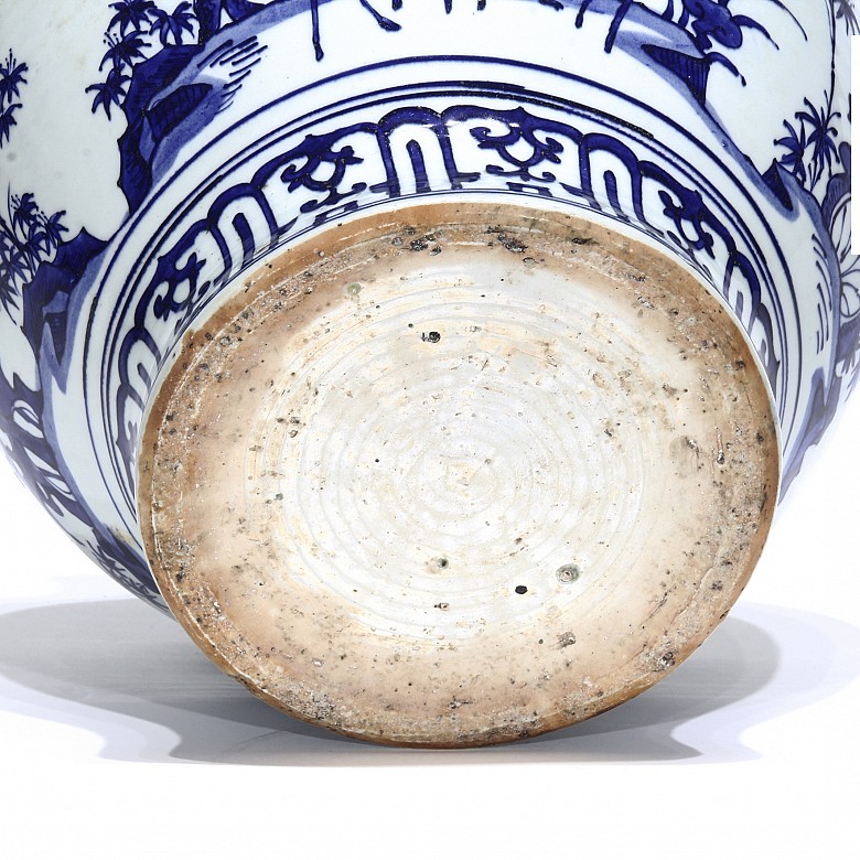 Vase with Ming style decoration.