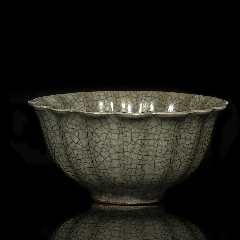 A Guanyao porcelain flower-shaped cup, Song dynasty