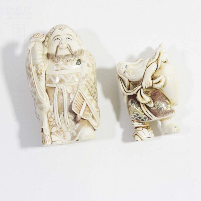 Two figures of Japanese ivory - 10